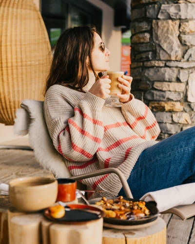Détente après-ski en terrasse des hôtels de ski Beaumier à Val Thorens