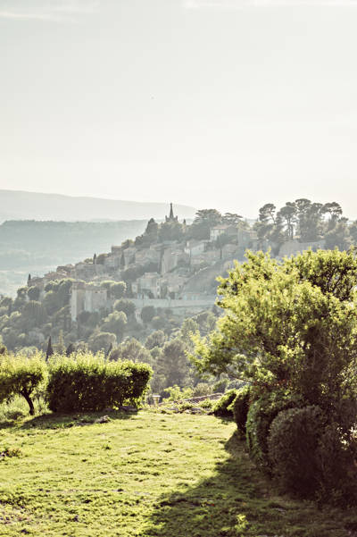 Vue panoramique sur le village de Bonnieux depuis l'hôtel Beaumier Capelongue, Luberon