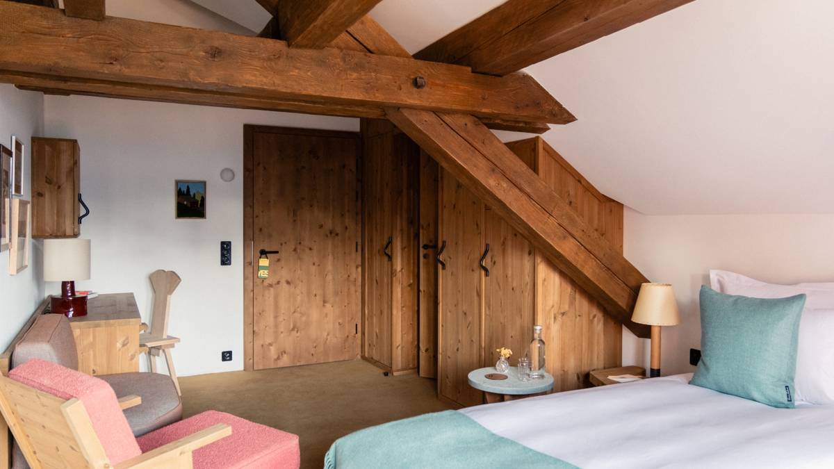 Superior attic room with Jungfrau view