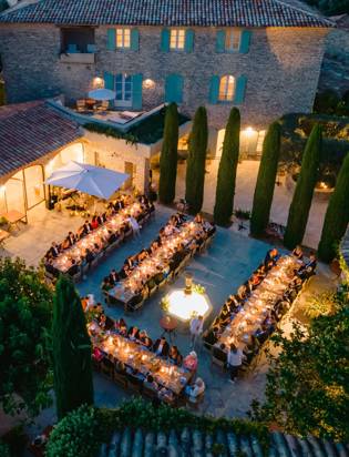 dinner with a large table in the form of a in a large patio, very bright