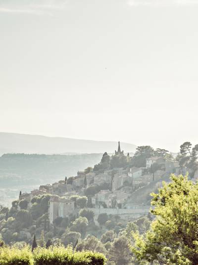 Vue panoramique sur le village perché de Bonnieux depuis l'hôtel Beaumier Capelongue, Luberon