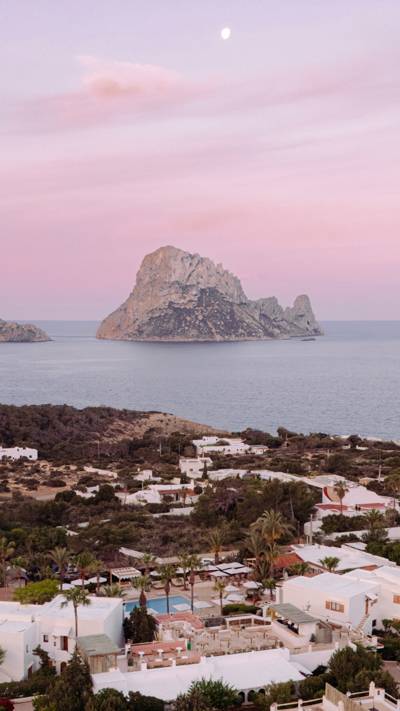 Fin de journée à l'hôtel Beaumier Petunia à Ibiza avec vue sur Es Vedrà