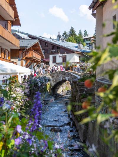 Stone bridge and stream in the heart of Megève village, near the Beaumier hotel L'Alpaga