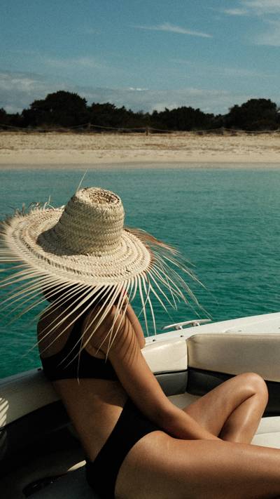 Sortie en bateau dans les eaux turquoise d'Ibiza près de l'hôtel Beaumier Petunia