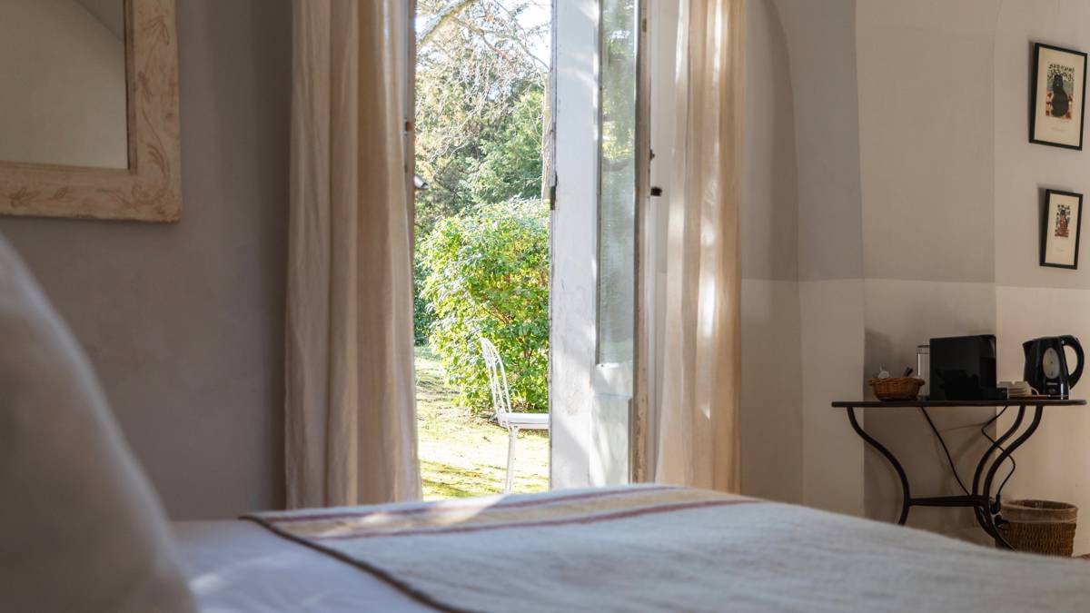 A wonderful view of the lush green lawn is visible from the room’s open door.