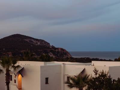 Admirer les plus beaux couchers de soleil à Ibiza à l'hôtel Beaumier Petunia