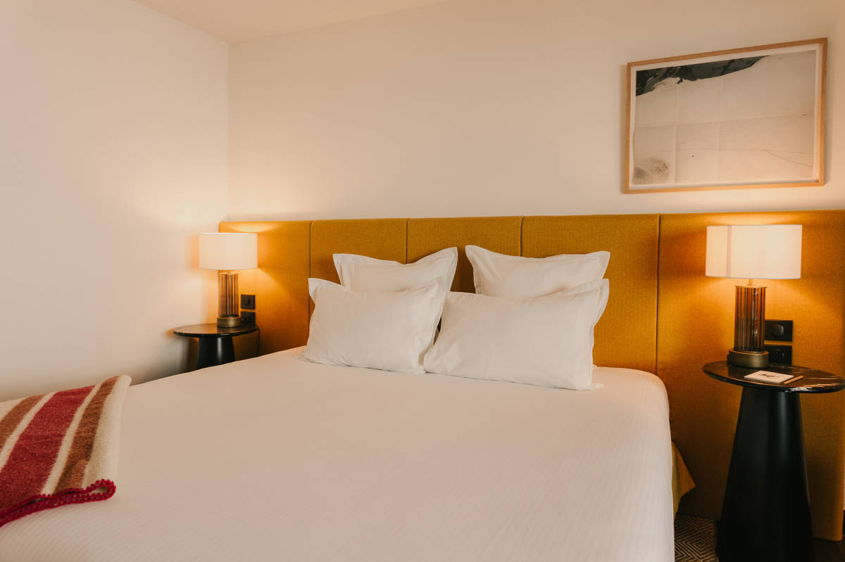 Grand lit double en chambre Supérieure Famille, Val Thorens.